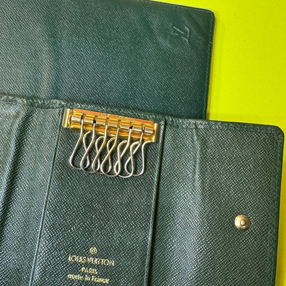 Louis Vuitton Epi Taiga Bundel green bifold wallet and key holder - Picture 3 of 15
